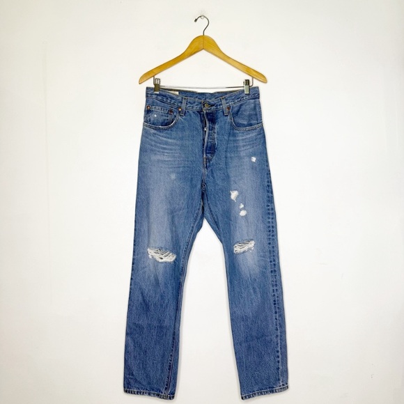 Levi’s 501 Women’s Distressed Jeans Size 30 Medium Wash - Picture 1 of 9